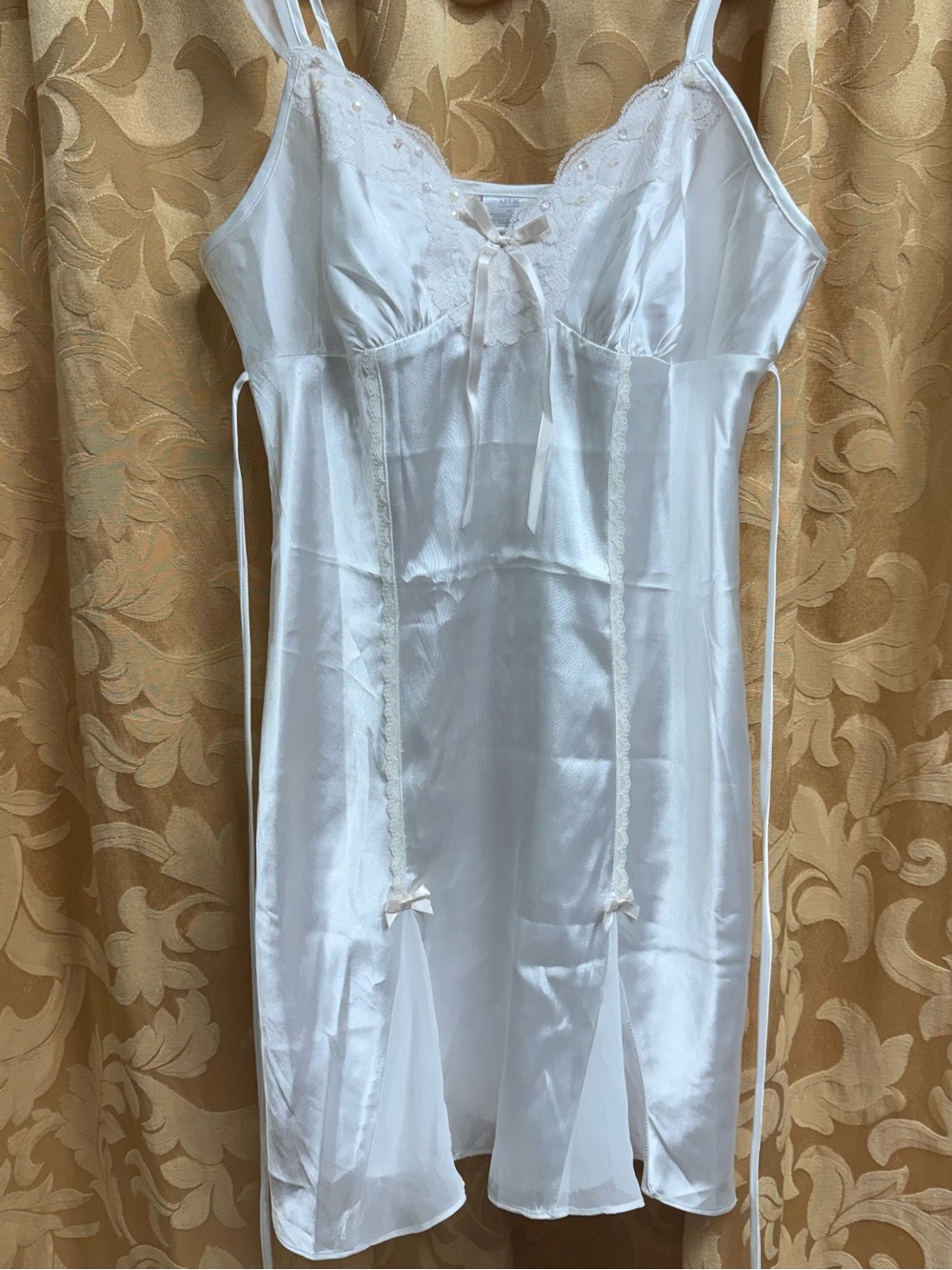 Apt. 9 intimates 2 pieces Ivory Satin chemise Nightgown and a white silky Robe M